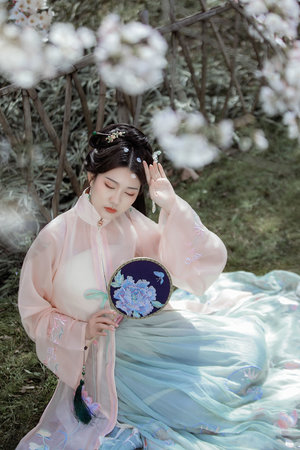 女篮中锋坎贝奇三部曲在线观看